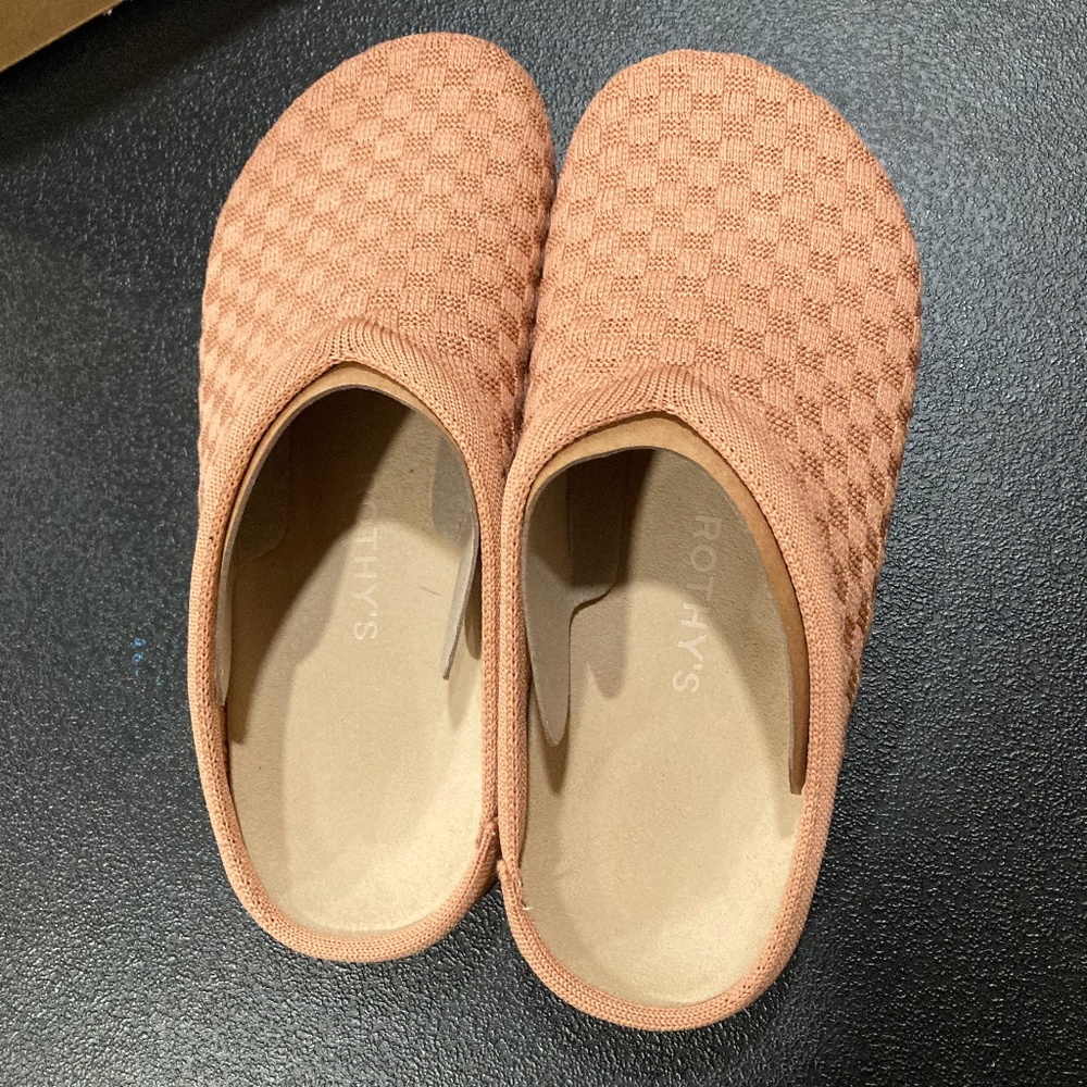 NWT Rothy’s Tan Clogs